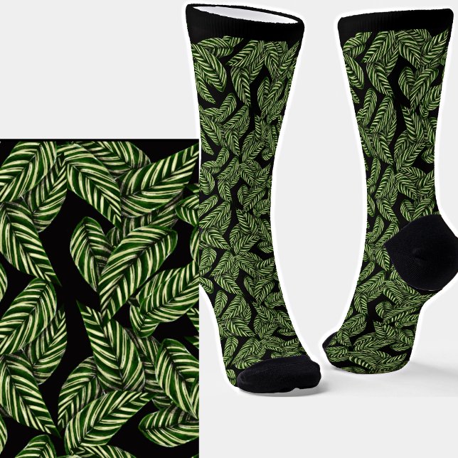 Hojas verdes en calcetines negros (Subido por el creador)