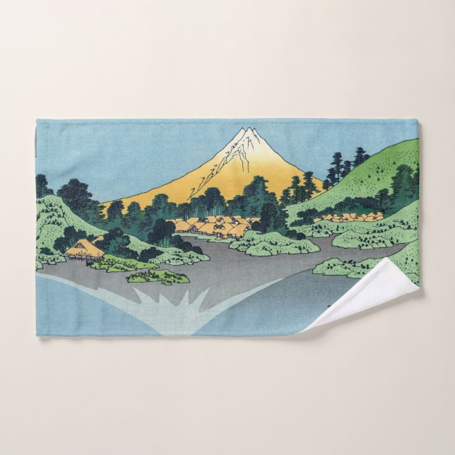 Hokusai - El Monte Fuji reflexiona en el lago Kawa (Toalla de mano)