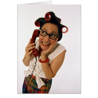 ¡Hola su yo! Señora divertida en el teléfono