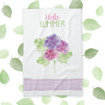Hola Summer Hydrangea Gingham Kitchen Toalla<br><div class="desc">¡Hola, verano! Una toalla de cocina con un ramo acuático de flores de hortensias y un borde de gingham morado en el fondo. La combinación perfecta para elevar la decoración de su cocina e infundir un toque de sol en su rutina diaria. La combinación de las flores de las acuarelas...</div>