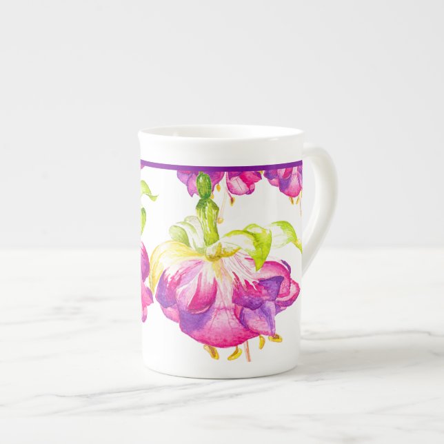 Holi en una taza de hueso en China (Derecha)