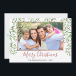 Holly Berries - Ramas con tarjeta de foto de hojas<br><div class="desc">Watercolor Holly Berries - Ramas con tarjeta de foto de hojas con tarjeta de navidad de mora con guarnición de Relieve metalizado dorado Rosa. La imagen,  la fecha y el nombre de la familia pueden ser reemplazados en la tarjeta de navidad Merry de baya verde y roja.</div>