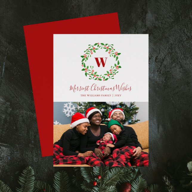 Holly Berry Wreath Monograma tarjeta fotográfica d (festive retro holly berry wreath and family monogram Christmas card with landscape family photo)