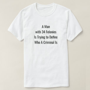Hombre con camiseta de 34 Felonies