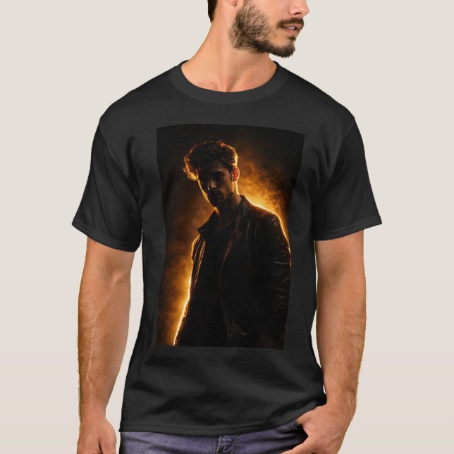 Hombre con camiseta de luz dorada (Anverso)