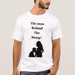 Hombre de la camiseta de la cita detrás del