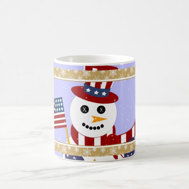 Hombre de nieve patriótico con bandera Mug - Copa (Centro)