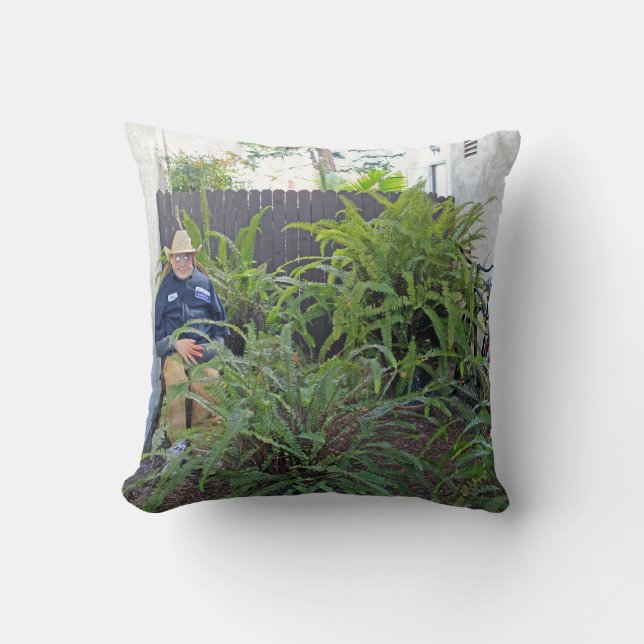 ¡Hombre gracioso en la almohada del jardín! (Anverso)