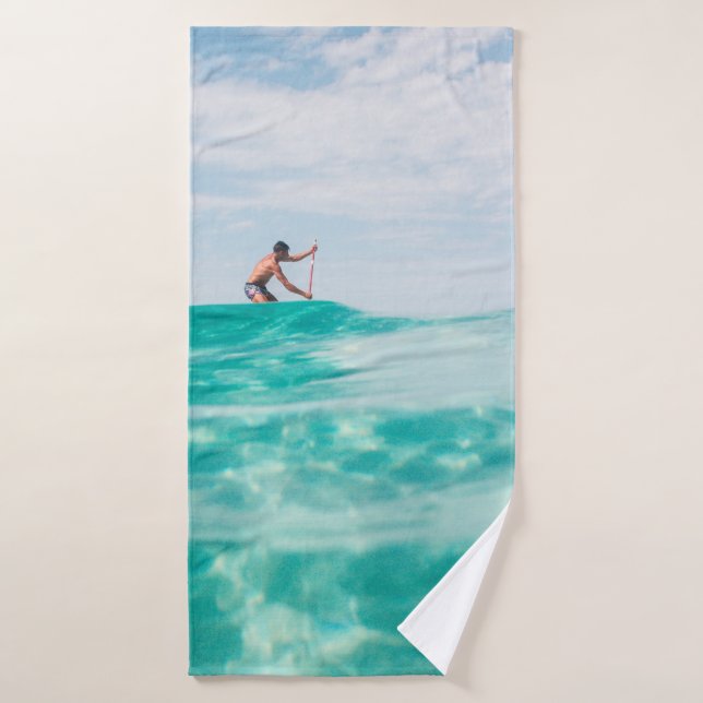Hombre haciendo surf (Toalla de baño)