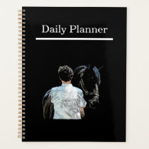 Hombre sosteniendo a caballo oscuro planificador d