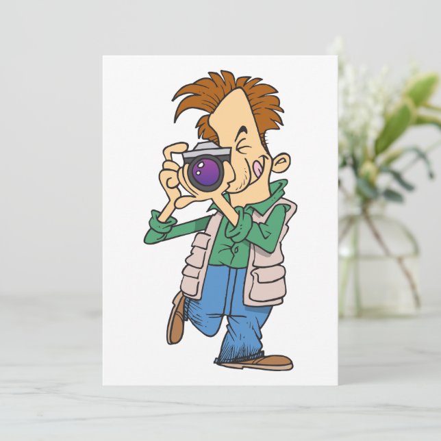 Hombre Tomando Una Invitación Fotográfica (Anverso de pie)