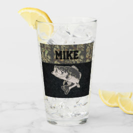 Hombres de Camo de la pesca de la lubina conocidos