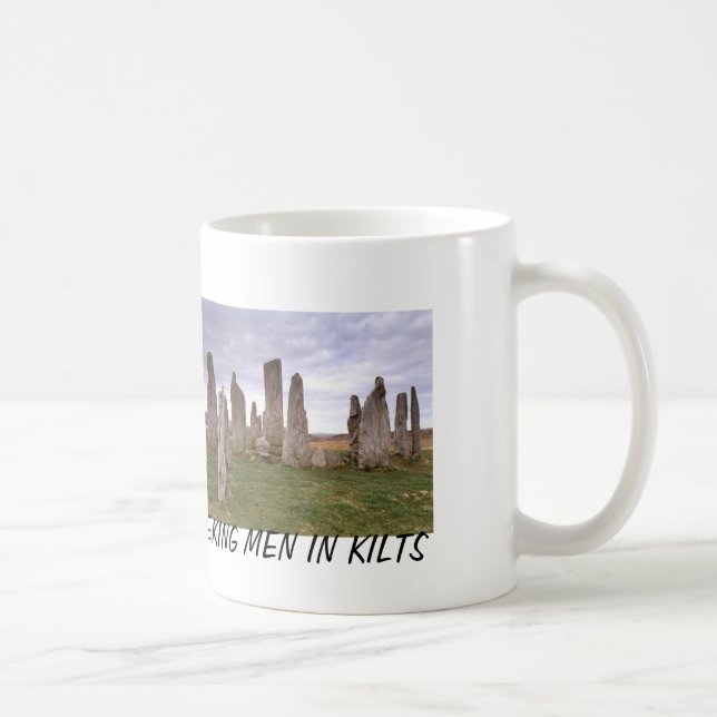 "Hombres que buscan en taza de café de las faldas (Derecha)