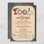 Honey Do Couples Invitación de Madera Chalk Shower<br><div class="desc">¡Una ducha de novia no tiene que ser sólo sobre la novia! Esta invitación a ducha de salón de herramientas te ayudará a regañar al novio y ofrecerles regalos para celebrar lo que más aman,  ya sea arreglar cosas o hacer que el exterior de su casa parezca un hogar.</div>