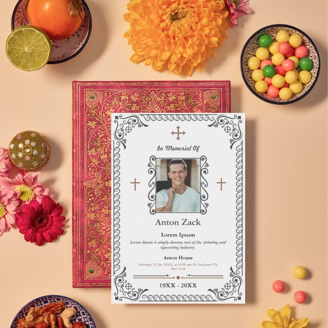 Honrar su memoria: Invitación a funerales ornados (Honor Their Memory Ornate Funeral Invitation Template )
