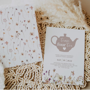 Hora Cuatro Invitación de cumpleaños con flores de