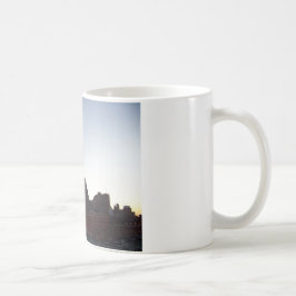 Horizonte de Detroit en la taza de la oscuridad