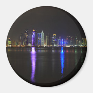 Horizonte de Doha, Qatar en el imán redondo de la
