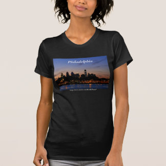 Horizonte de Philadelphia en la camisa crepuscular