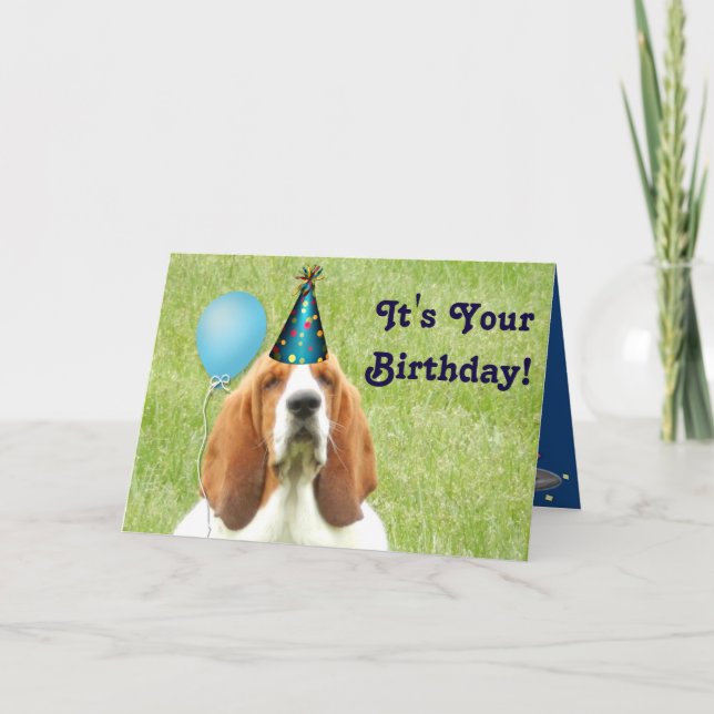 Hound Basset con gorra fiesta Tarjeta de cumpleaño (Anverso)