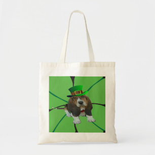Hound del Basset de bolsos feliz Día de San Patric