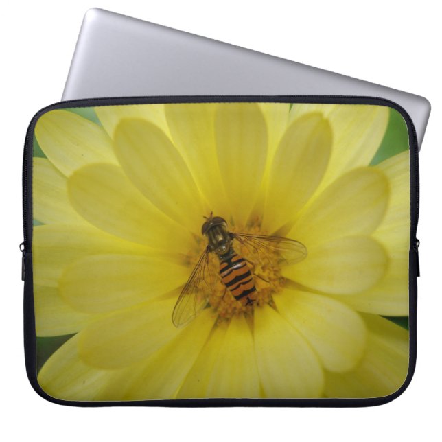 Hoverfly sobre la bolsa de una laptop de Marigold (Frente)