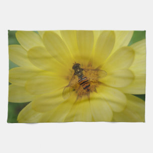 Hoverfly sobre una toalla de cocina de Marigold