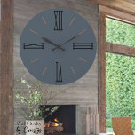 Humo gris moderno con numero romano reloj grande<br><div class="desc">Humo gris moderno con números romanos.</div>
