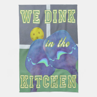 Humor de pelota que bebemos en la toalla de cocina