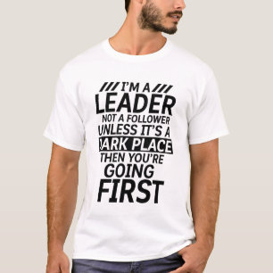 Humor divertido de la dirección de la camiseta de