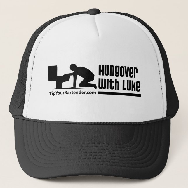 Hungover con el gorra TYB de Lucas (Anverso)