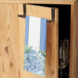 Hydrangea azul y toalla de cocina a rayas florales