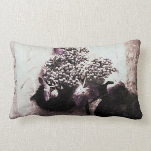 hydrangea en la almohada del lumbar del grunge de