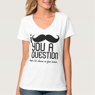 I bigote usted una camiseta del cuello en v de las
