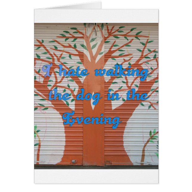 I hate walking the dog in the evening. (Frente)