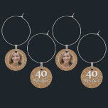 Identificador De Copa 40 y Fabulous Gold Purpurina Photo 40th Birthday<br><div class="desc">40 y el fabuloso Purpurina de oro Foto 40th Birthday Fiesta wine. Añade tu foto y tu edad.</div>