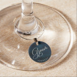 Identificador De Copa Navy Luster Dark Blue Silver Groom Personalizado<br><div class="desc">Diseño de acuarela azul oscuro,  con tipografía de espuma plateada,  y hermosa textura de fondo de acuarela. Con Fuentes Modernas De Guión De Moda. Un estilo moderno y lujoso: ¡Encanto de cristal de vino monogramado Groom! ~ Revisa mi tienda para ver toda la suite boda para este diseño!</div>