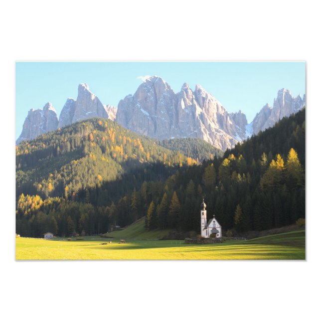 Iglesia con foto de fondo de los Dolomitas (Frente)