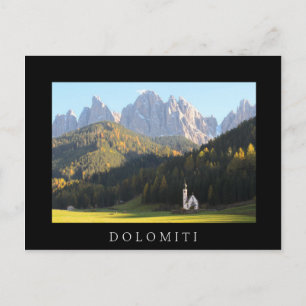 Iglesia con postal Dolomiti negro de montaña