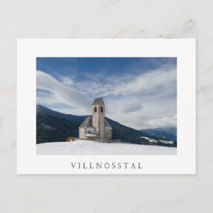 Iglesia de San Jakob en la postal blanca de Villnö