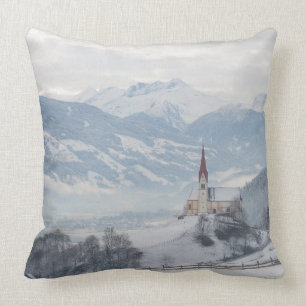 Iglesia en Zillertal en almohada de tiro del