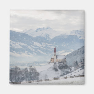 Iglesia en Zillertal en imán del invierno