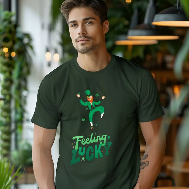 Ilustracion verde moderno con una camiseta afortun (Subido por el creador)