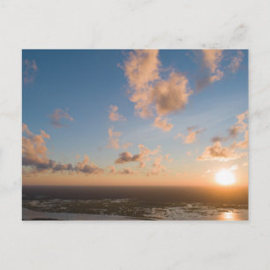 Imagen aérea del amanecer en la tarjeta postal Coa
