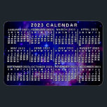Imán 2023 Año Calendario mensual Nebulosa del espacio u<br><div class="desc">Este imán flexible del calendario mensual de 2023 muestra los días de la semana de cada mes en blanco sobre un fondo del espacio exterior hecho de la pequeña nube magelánica teñida de azul. La Nube Magelánica Pequeña es una galaxia de unos 200.000 años luz que orbita nuestra propia galaxia...</div>