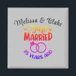 Imán 25.º aniversario Boda Nombres personalizados Plata<br><div class="desc">Conmemorar su vigésimo quinto aniversario de boda con este imán personalizado. Edite los nombres en texto negro para el suyo o para la pareja que está celebrando este hito. ¡Gran idea para un favor partidario también!</div>