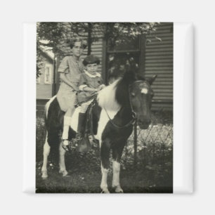 IMÁN 2 CHICAS Y UN CABALLO