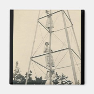 Imán 3 señoras climbling la torre