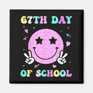 Imán 67º día de la escuela cara sonriente meme de seis