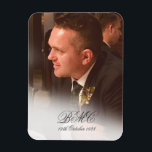 Imán 80.º cumpleaños masculino simple elegante foto<br><div class="desc">Un diseño sencillo con una plantilla para tu foto. Un diseño masculino de cumpleaños. Un diseño elegante y sencillo de cumpleaños con tu información que se cambia fácilmente para personalizar tu cumpleaños. Un momento de cumpleaños divertido. Papel de cumpleaños personal de los diseños finos de Chessie.</div>